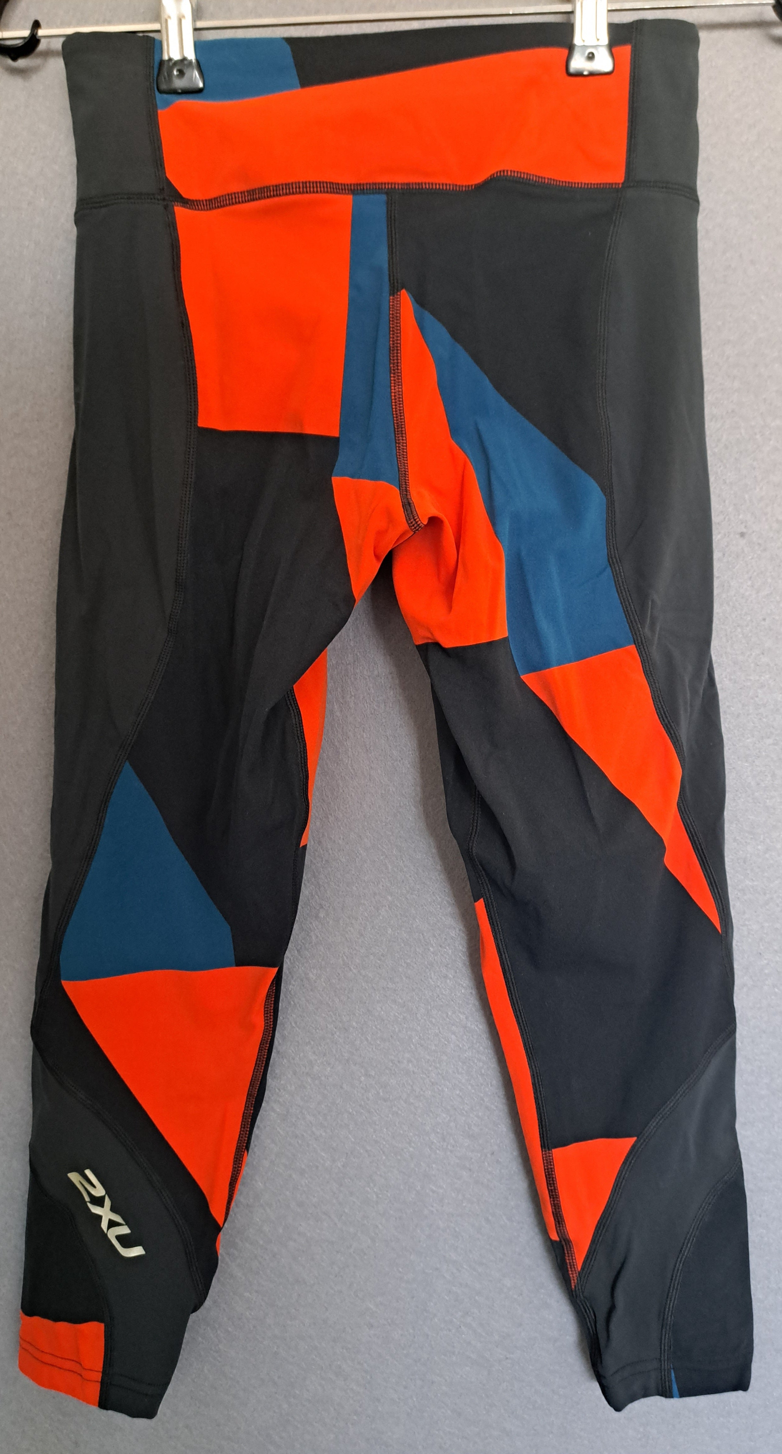 2XU Fitness Compression 7/8 Tights, Damen, Dark Charocal/Tomato Jagged Block