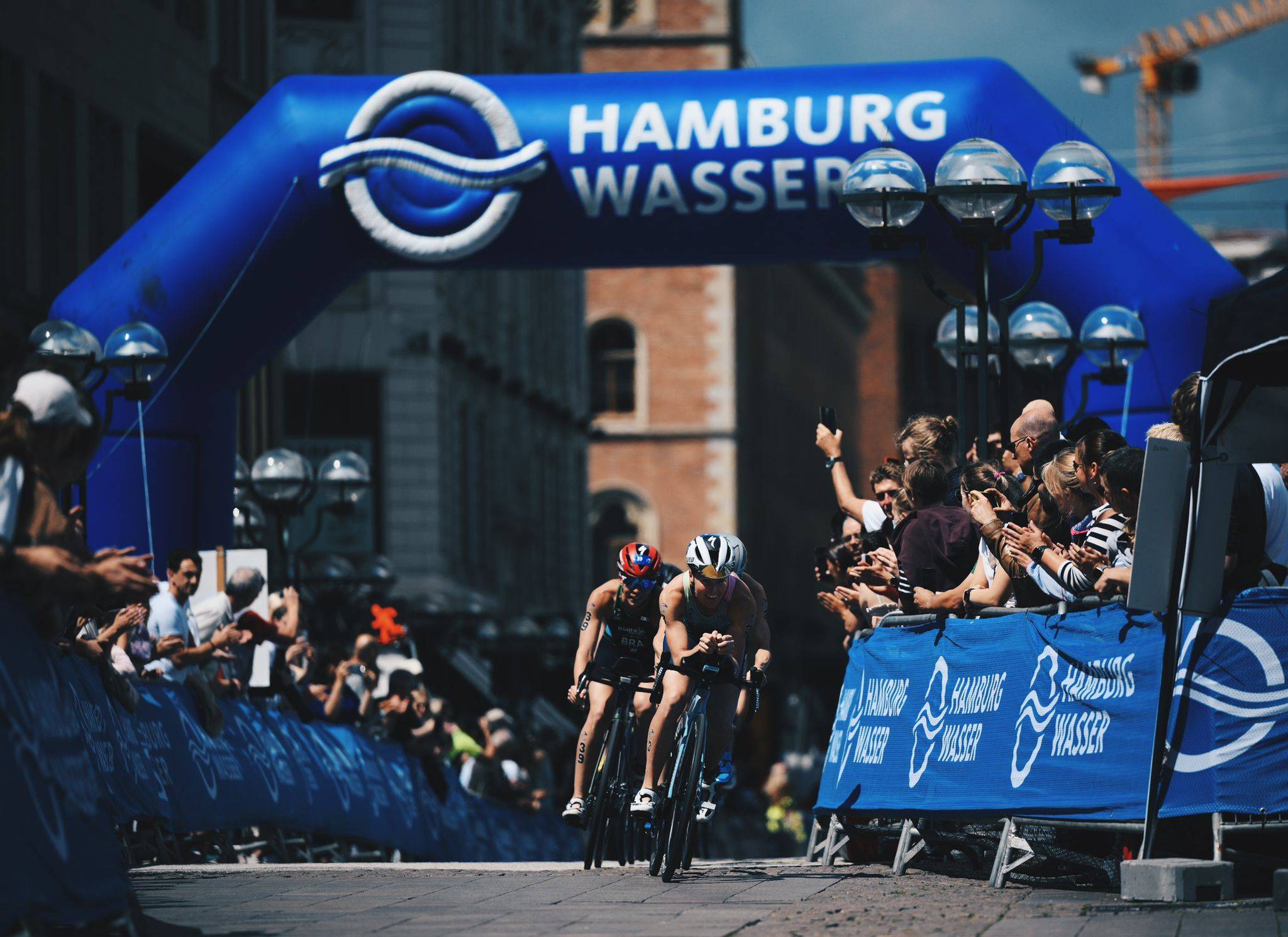 Hamburg Wasser Triathlon 2022, Tag 1: Sprint-Triathlon Age Grouper + Elite Rennen Damen/Herren