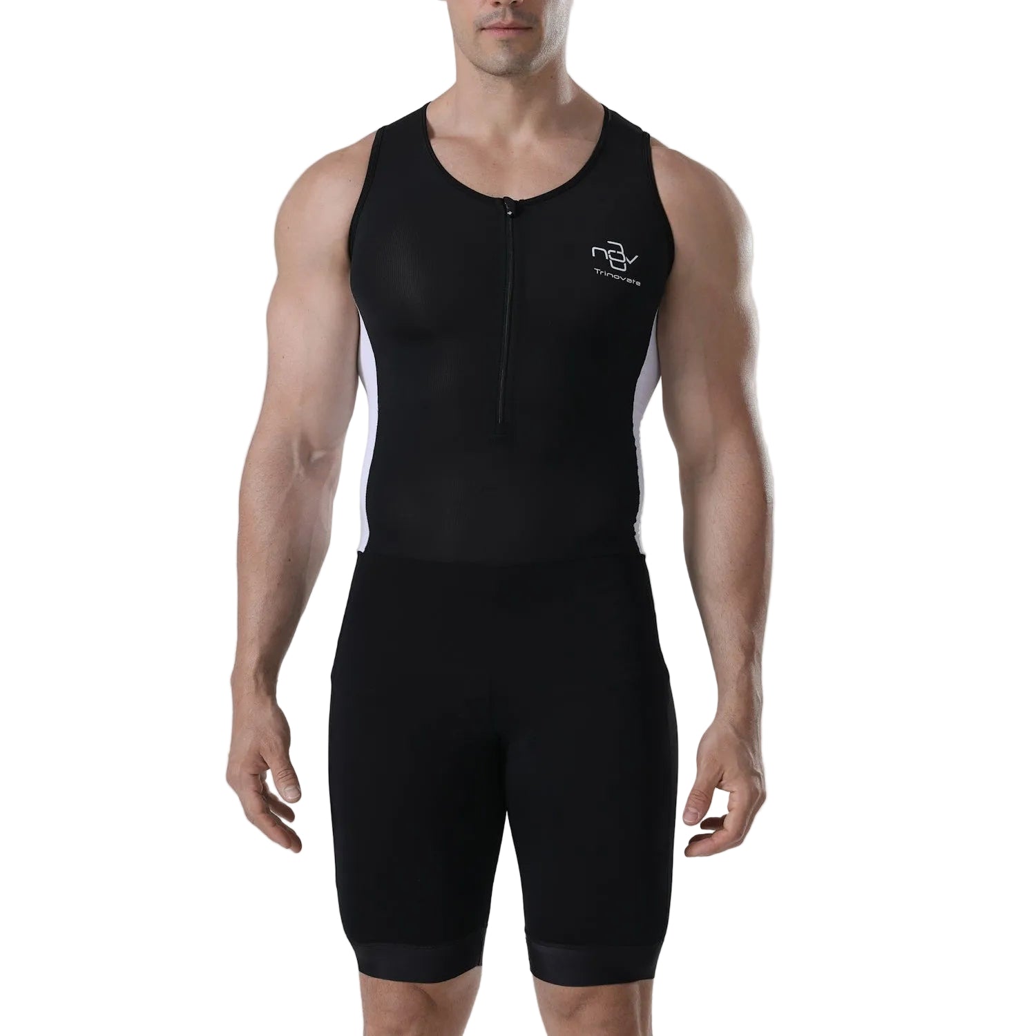 Trinovate Essential Trisuit Herren schwarz-weiß, Ansicht von vorn am männlichen Modell