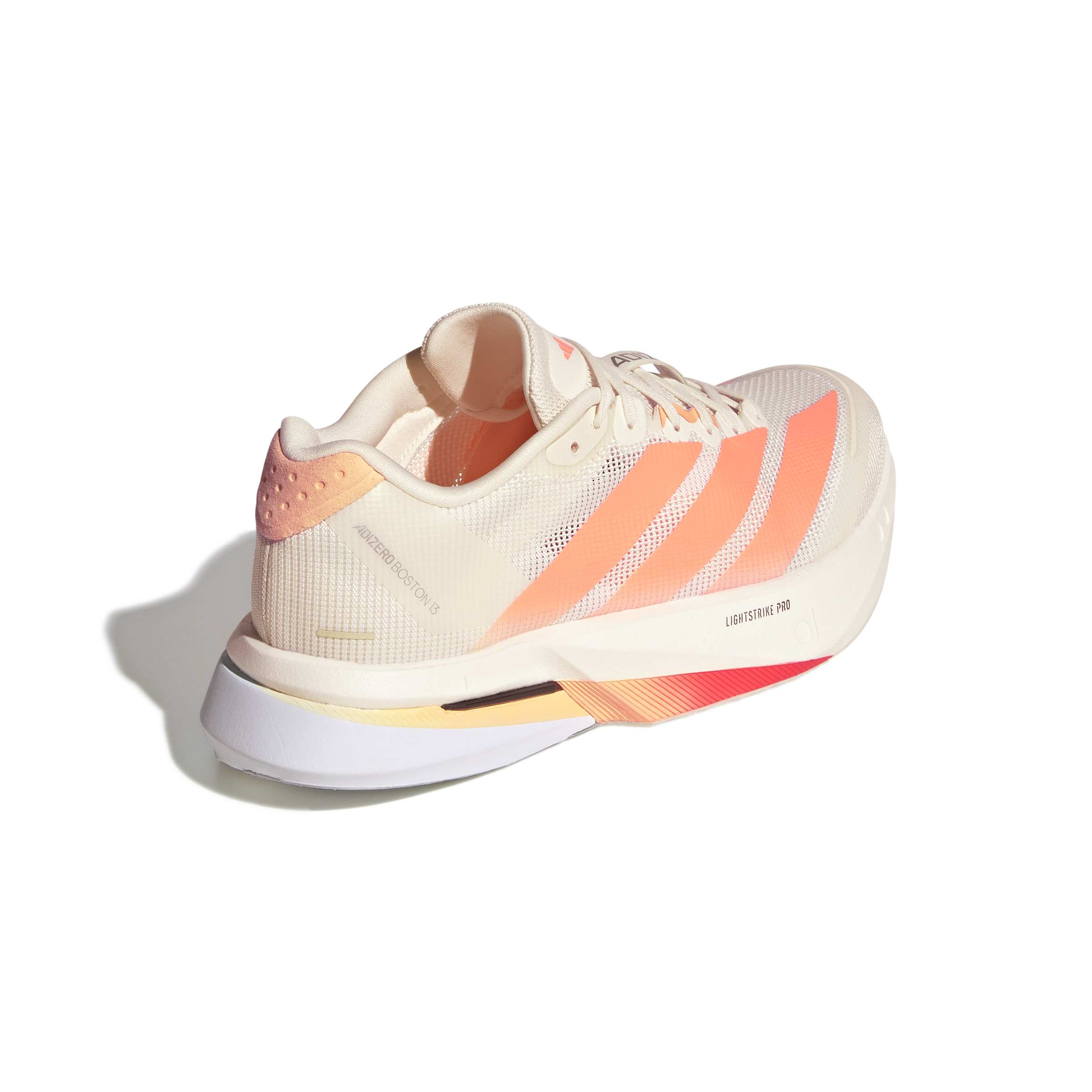 Schrägansicht rechter Schuh von hinten Außenseite