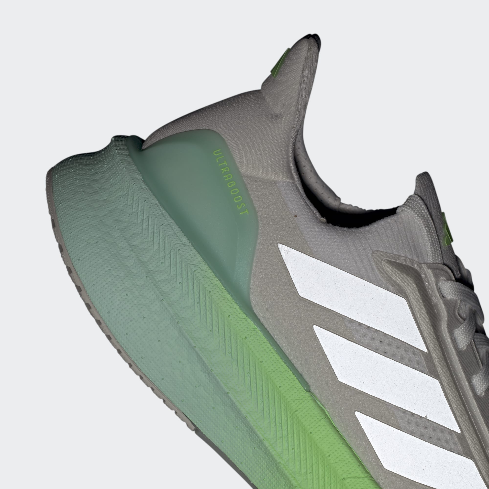 Nahaufnahme rechter Schuh reflektierender Bereich