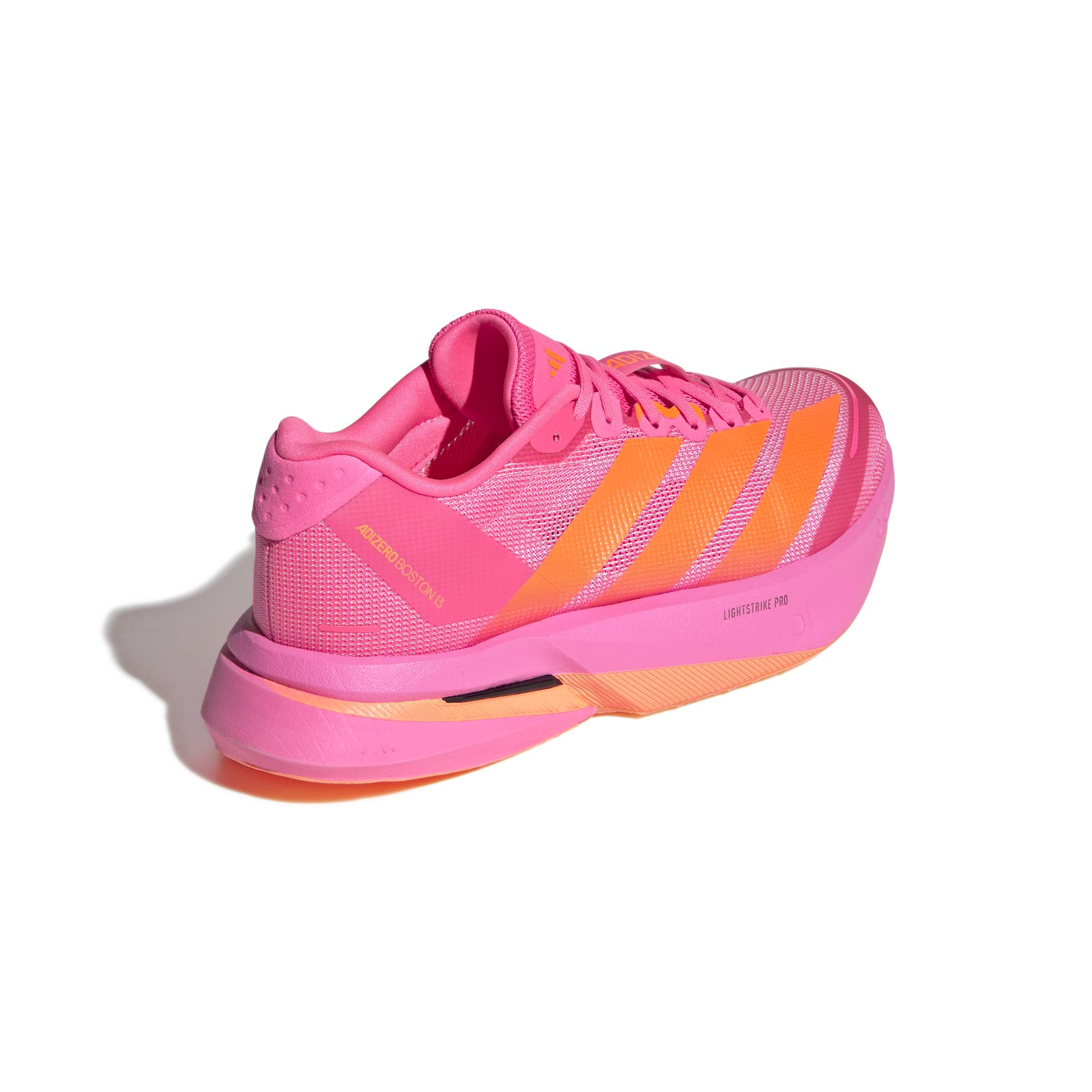 Schrägansicht rechter Schuh hinten außen