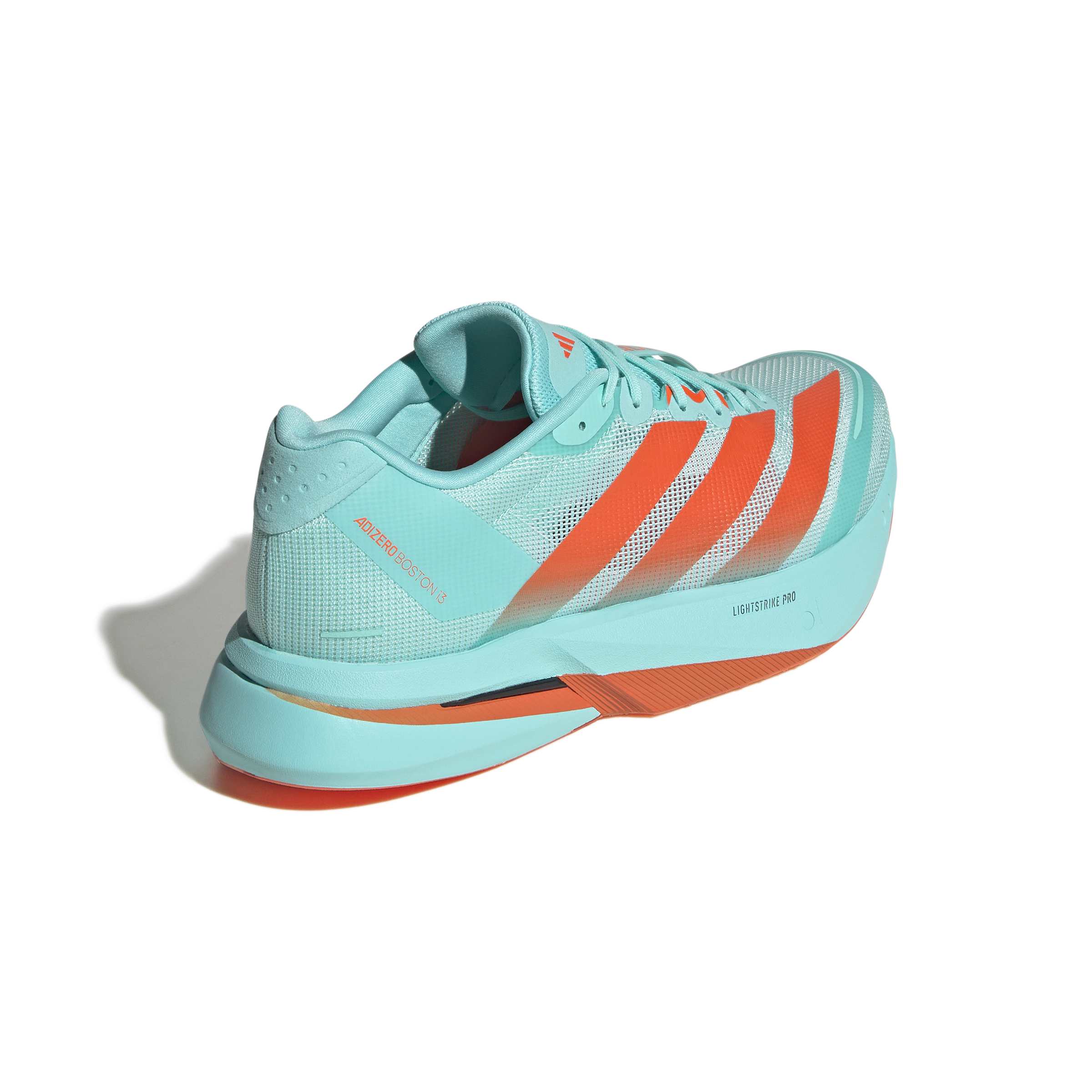 Schrägansicht rechter Schuh hinten außen