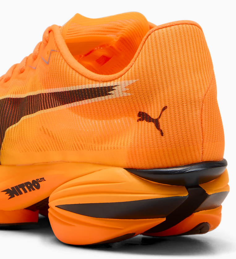 Detailansicht Fersenbereich linker Schuh