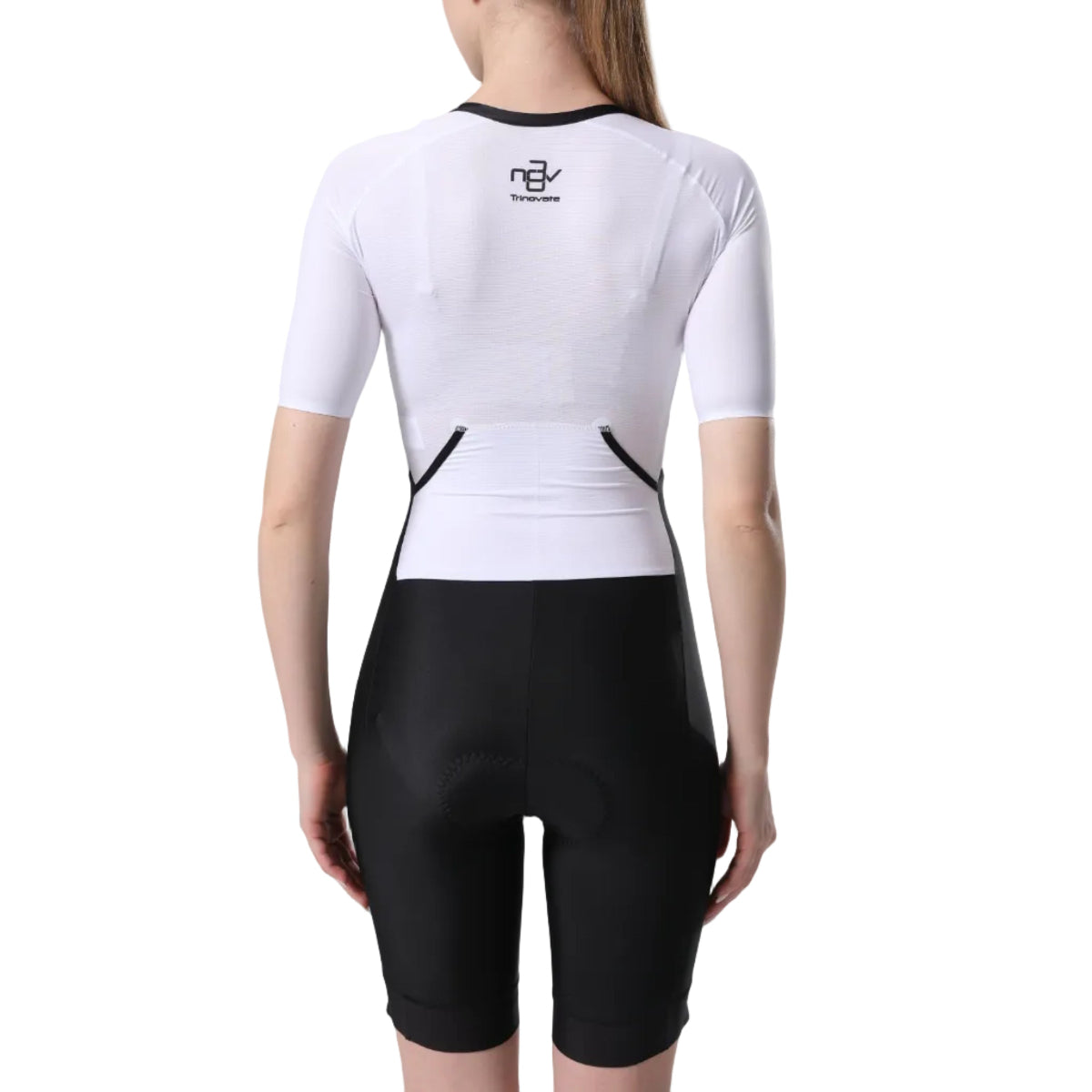 Trinovate Essential Aero Sleeved Trisuit, Damen, midnight-black, Ansicht von hinten am weiblichen Modell