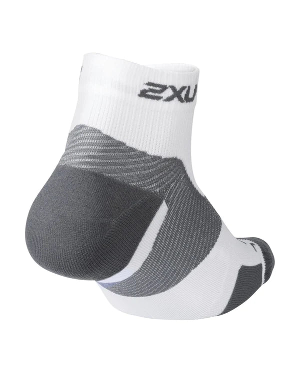 2XU VECTR Light Cush 1/4 Crew Socks, White/Grey