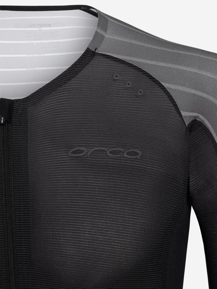 Detailansicht oberer linker Brustbereich