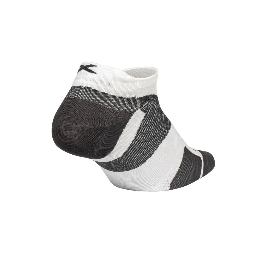 2XU Vectr Ultralight No Show Socks, white/grey